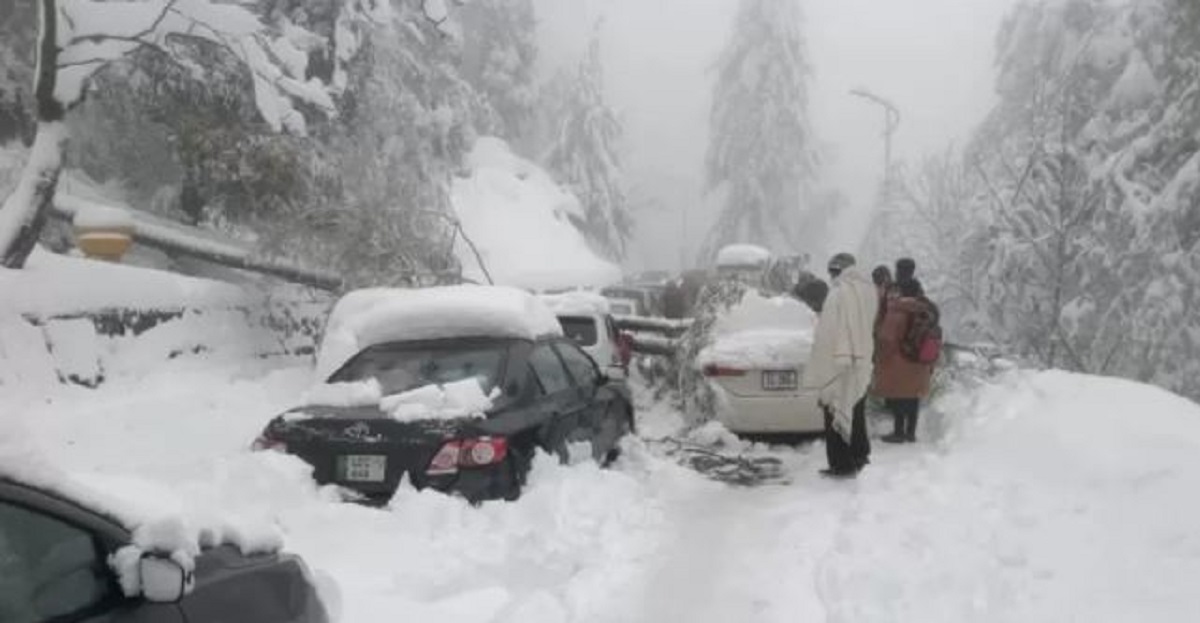पाकिस्तानमा भारी वर्षा र हिमपातमा परी ४१ को मृत्यु, सयौँ विस्थापित