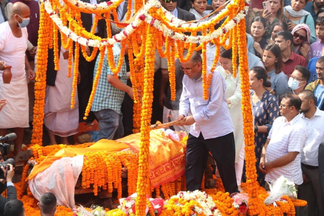 प्रधानमन्त्री पत्नी सीता दाहालको राजकीय सम्मानका साथ अन्त्येष्टी 
