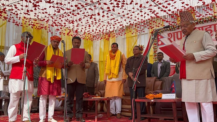 मधेस प्रदेशका मुख्यमन्त्री यादवसहित ३ जना मन्त्रीले लिए शपथ