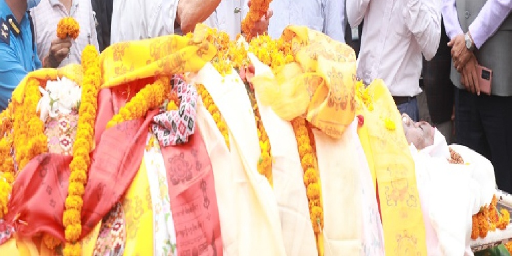 नेता प्रदीप गिरीलाई श्रद्धाञ्जली दिन  देउवा र ओली पशुपति आर्यघाटमा