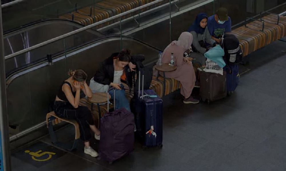 अत्याधिक गर्मीका कारण बेलायतमा रेल सेवा अवरुद्ध