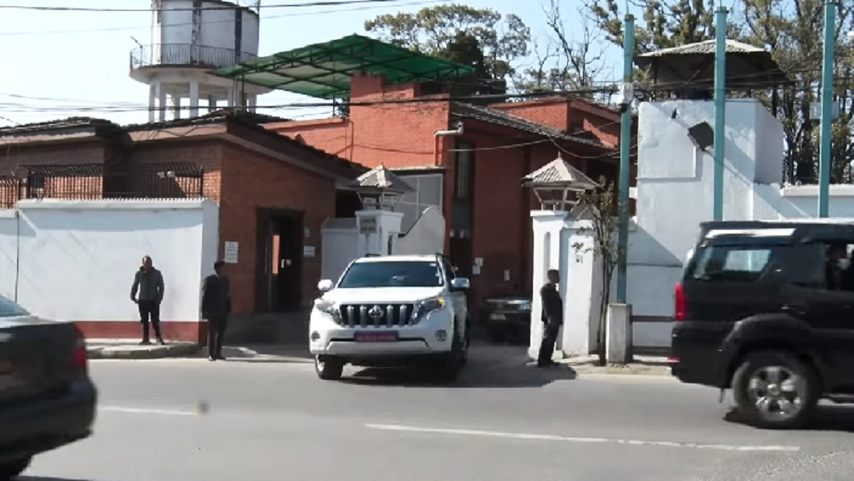 देउवाले छाडे बालुवाटार, भाडाको घरमा सरे