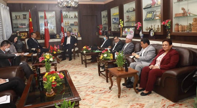 चिनियाँ नेता  लिउ र माओवादी अध्यक्ष प्रचण्डबीच भेटवार्ता