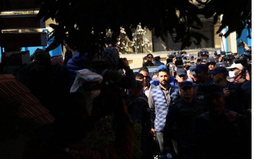 नागरिकताको प्रक्रिया पूरा गर्न जिल्ला प्रशासन कार्यालयमा रवि लामिछाने पुगे