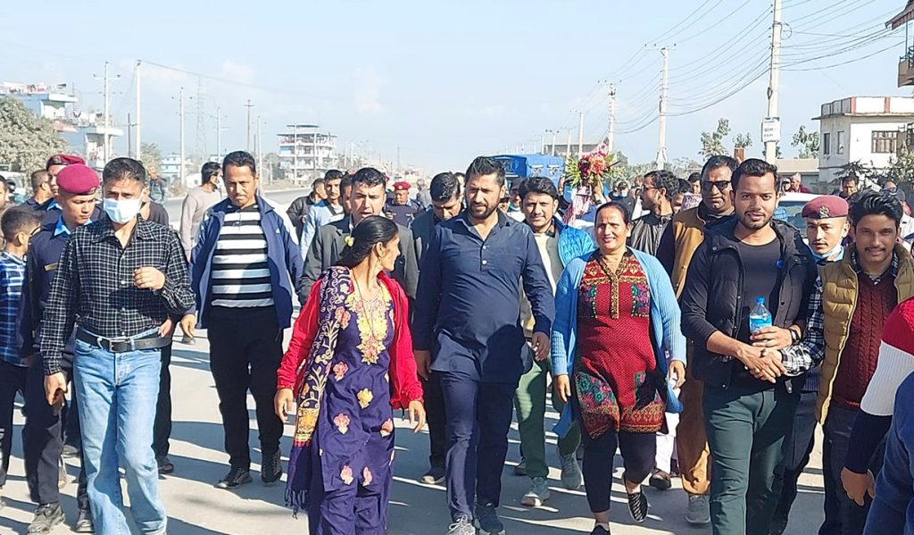 घण्टी बजाउँदै इलाम–२ मा रास्वपाले गर्यो उम्मेदवार सार्वजनिक