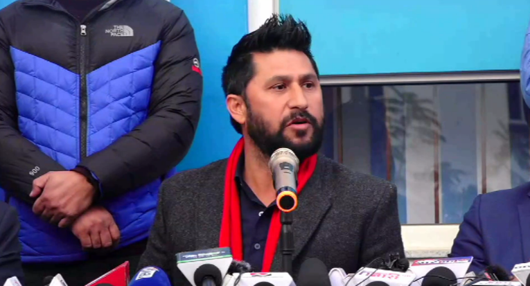 सेवा प्रवाहमा तत्काल सुधार गर्न गृहमन्त्री लामिछानेको निर्देशन