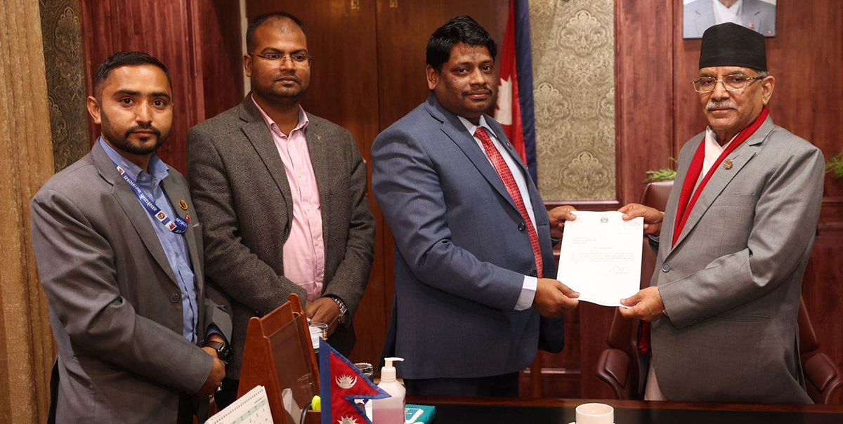 सरकारबाट बाहिरियो जनमत पार्टी, मन्त्री खानले बुझाए राजीनामा