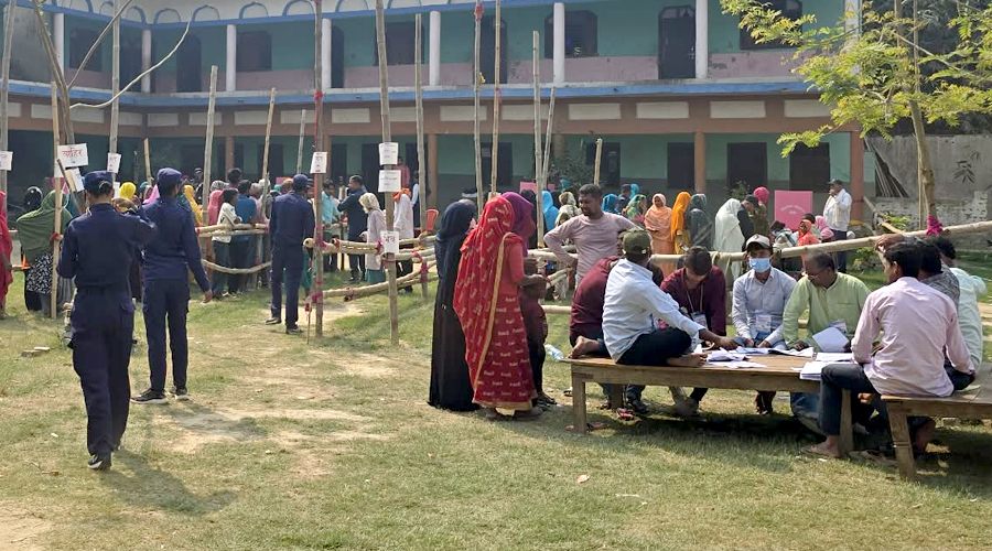 रौतहटमा उत्साहजनक मतदान, कडा सुरक्षाबीच शान्तिपूर्ण रूपमा जारी