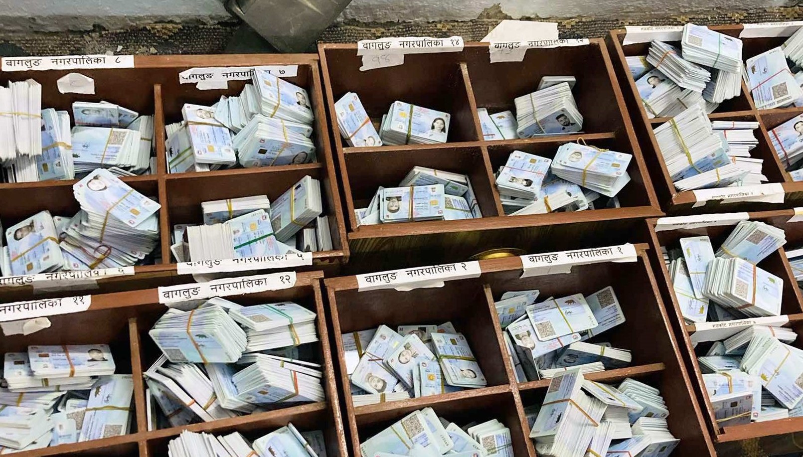 सेवाग्राही विदेशिएपछि पन्ध्र हजार परिचयपत्र थन्कियो