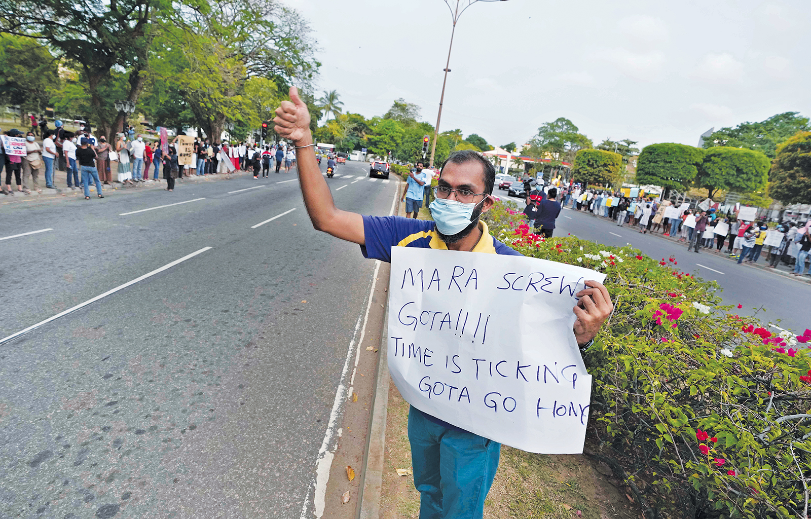 प्रधानमन्त्रीको राजीनामापछि श्रीलंकामा झन् चर्किदै सडक प्रदर्शन