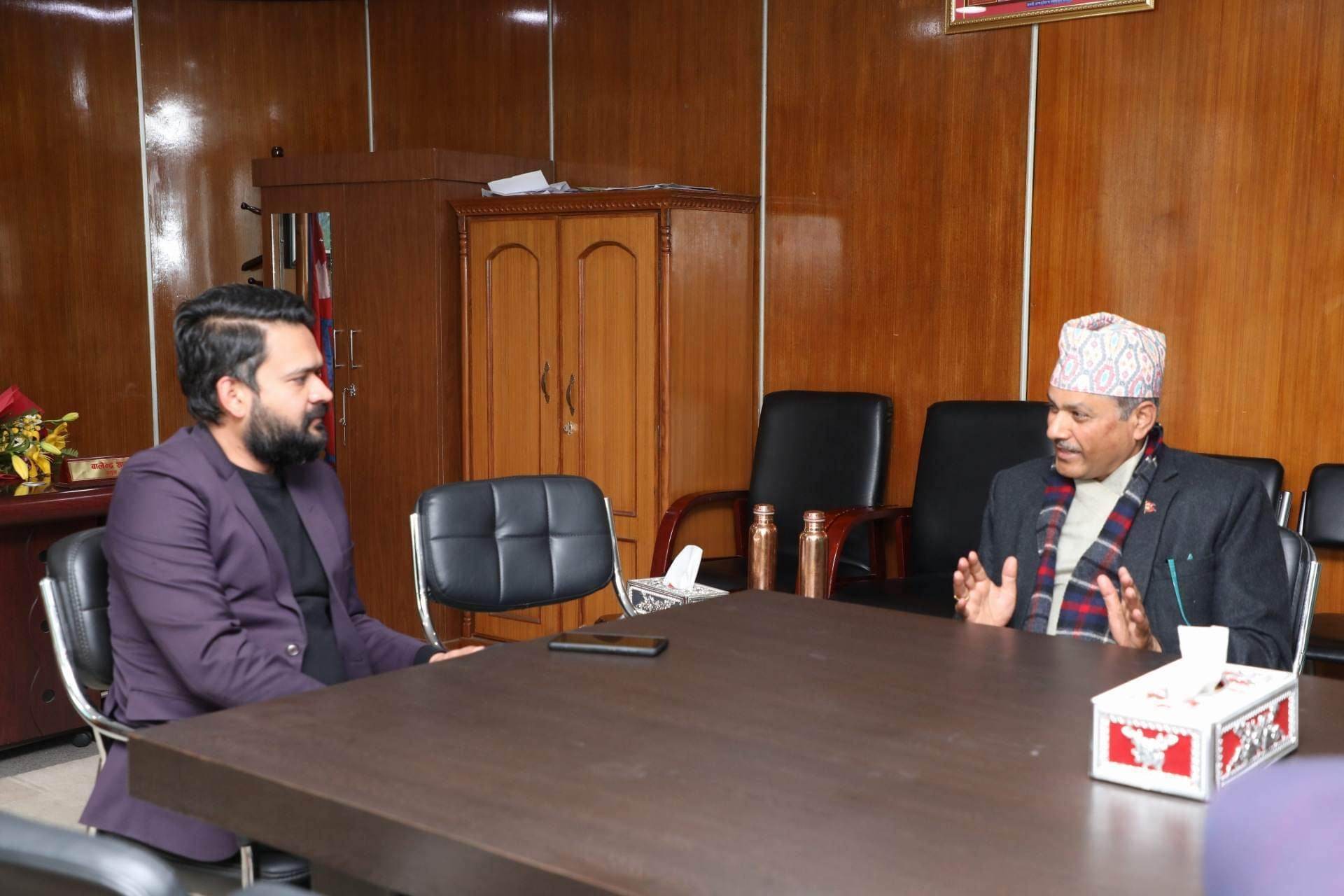 प्रमुख शाह र गभर्नर अधिकारी बिच भेट 