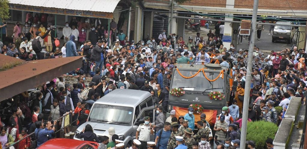 टिचिङबाट अन्तिम श्रद्धाञ्जलीका लागि च्यासल लगियो नेम्वाङको पार्थिव शरीर 