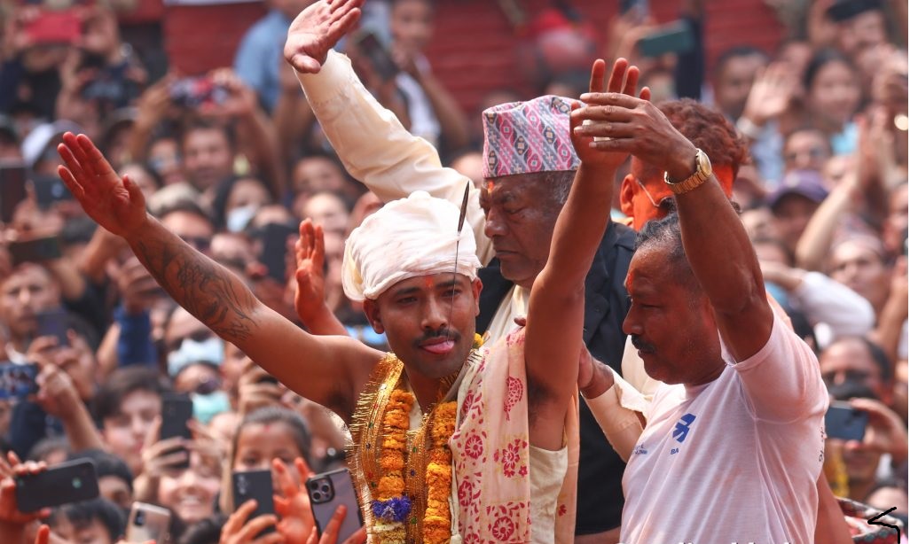 २७ वर्षका सुजनले छेडाए पहिलो पटक जिब्रो