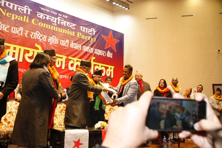 सुमन सायमी सहितका अगुवाहरू नेकपा प्रवेश