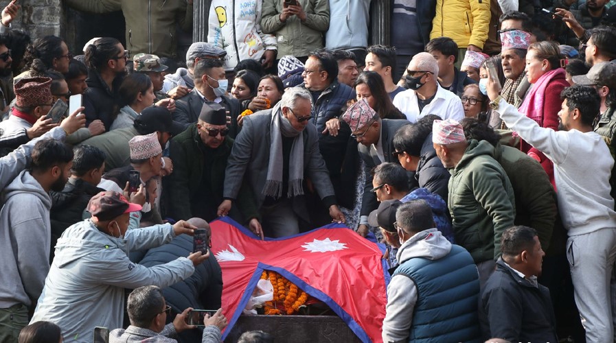 पशुपति आर्यघाटमा अभिनेता सुनिल थापाको अन्त्येष्टि