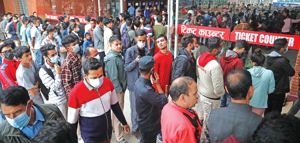 १५ हजारले लिए अग्रिम टिकट