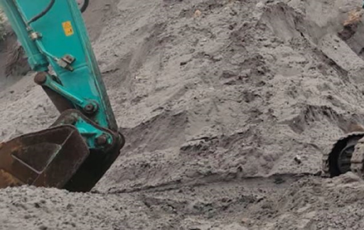 अवैध रुपमा नदीजन्य पदार्थ उत्खनन् गर्ने स्काभेटर र टिपर नियन्त्रणमा