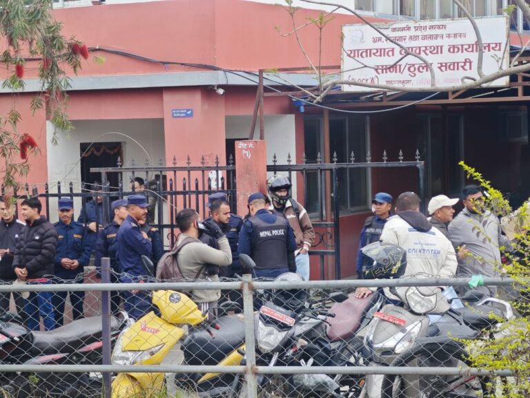 यातायात कार्यालयबाट १६ जना बिचौलिया पक्राउ